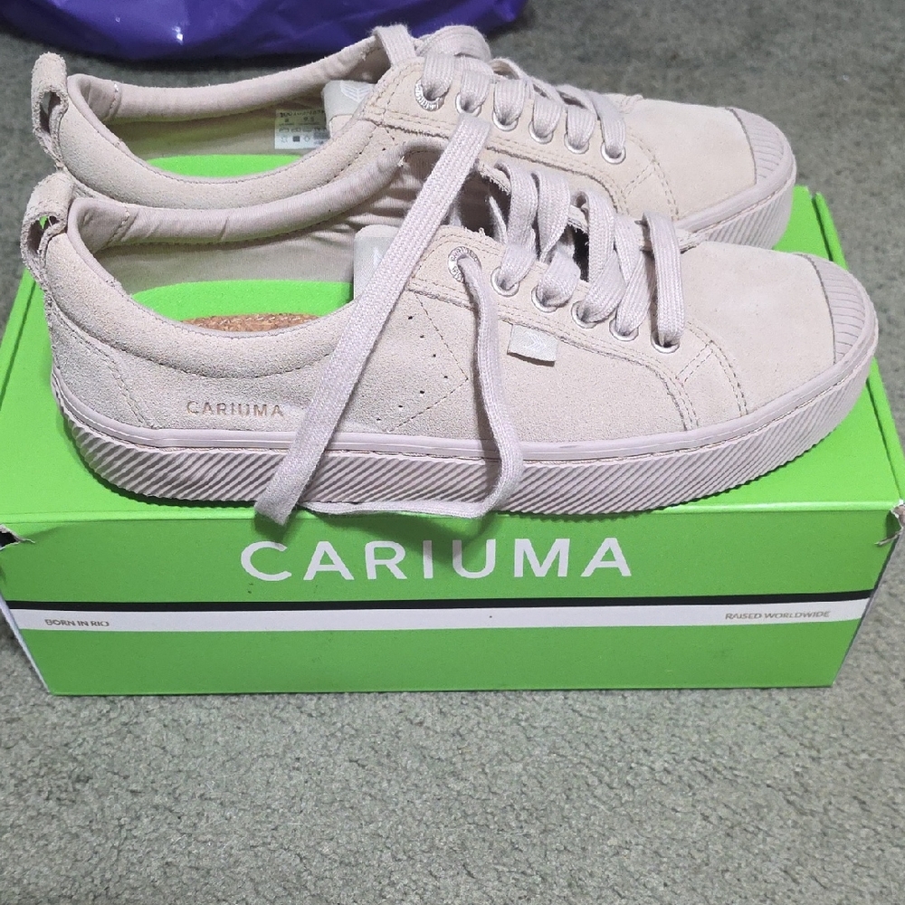 Cariuma Women's Light Beige Sneakers